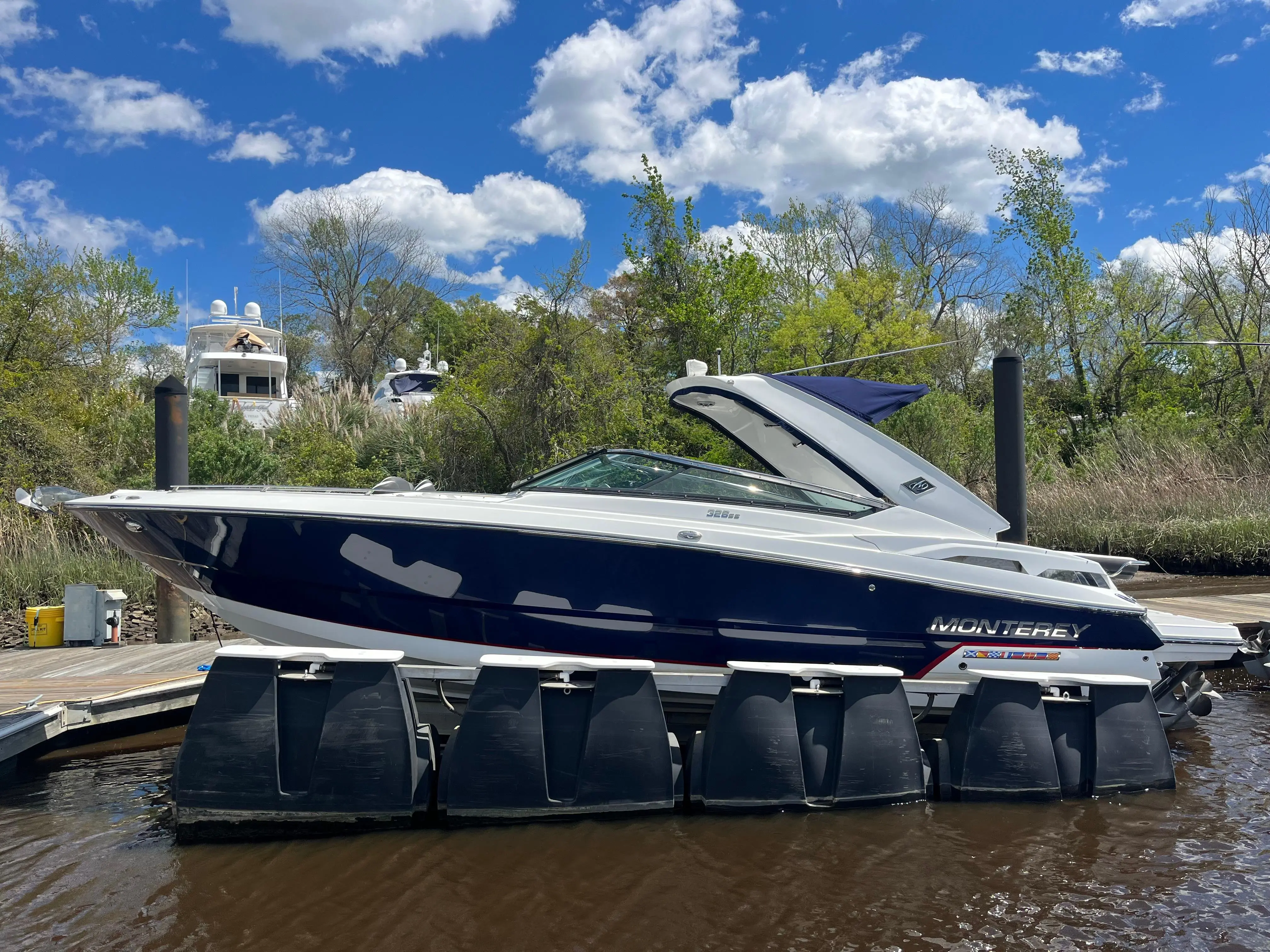 2018 Monterey 328 super sport