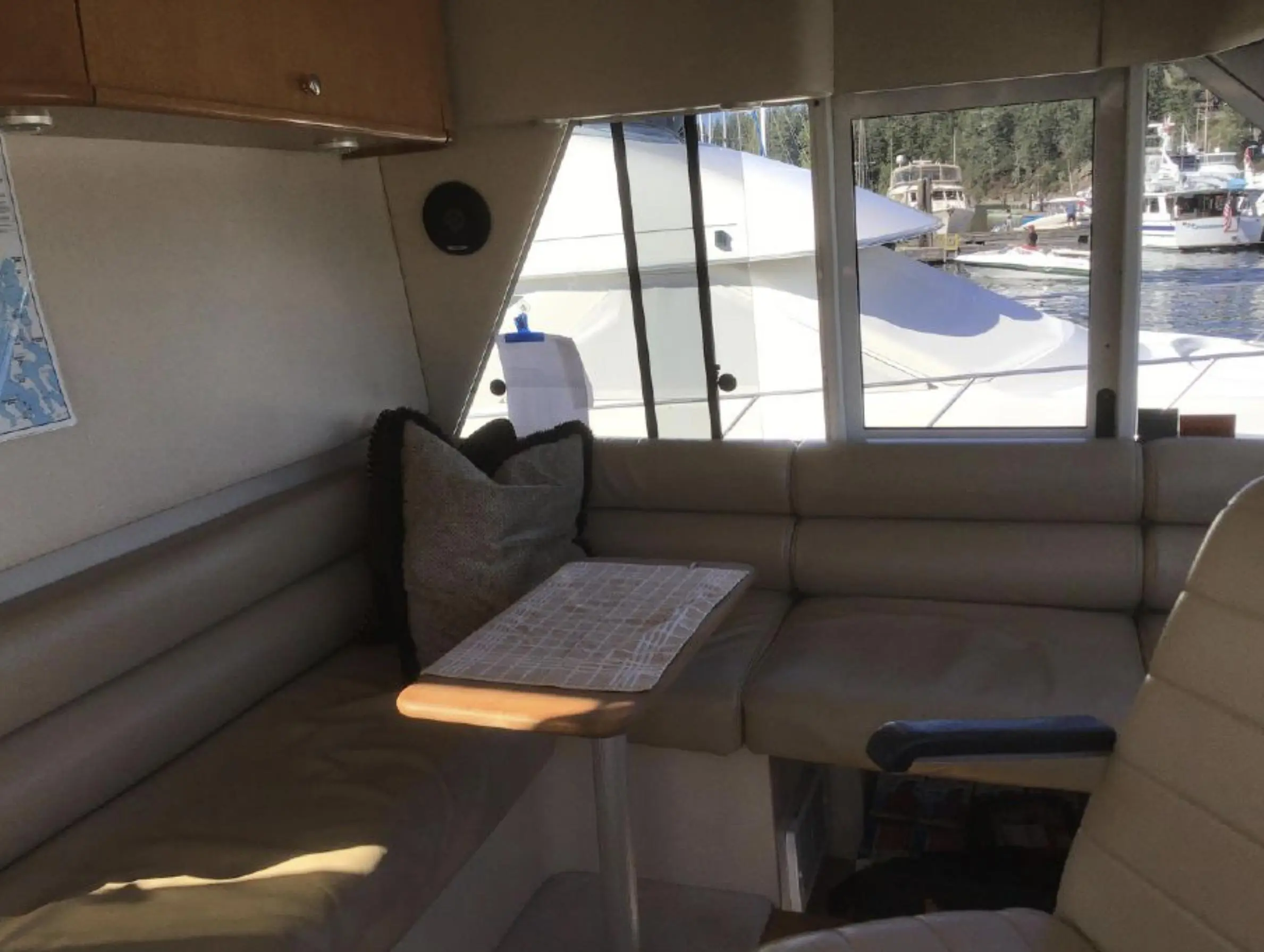 2004 Meridian 490 pilothouse