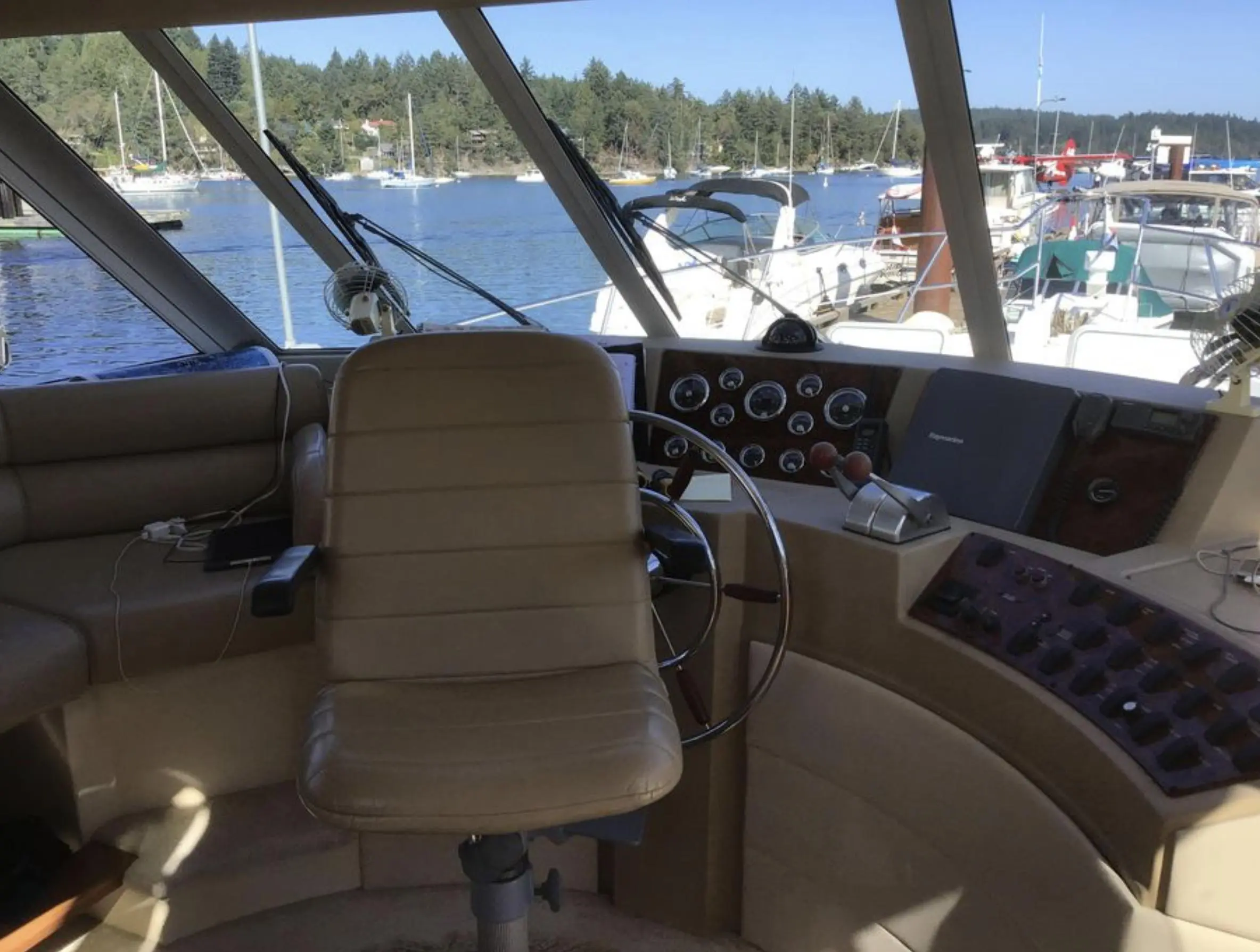 2004 Meridian 490 pilothouse