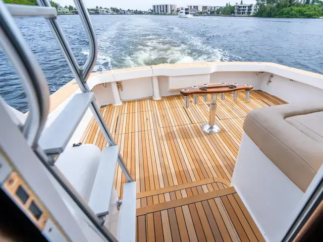 Viking Yachts 52'