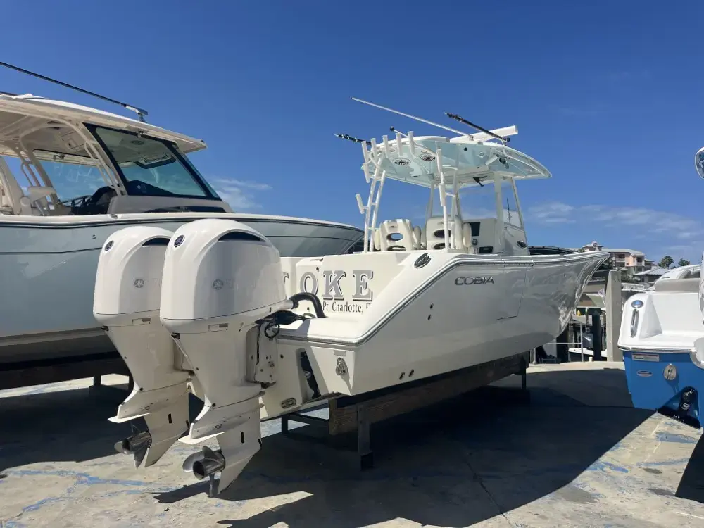 2021 Cobia Boats 320 cc