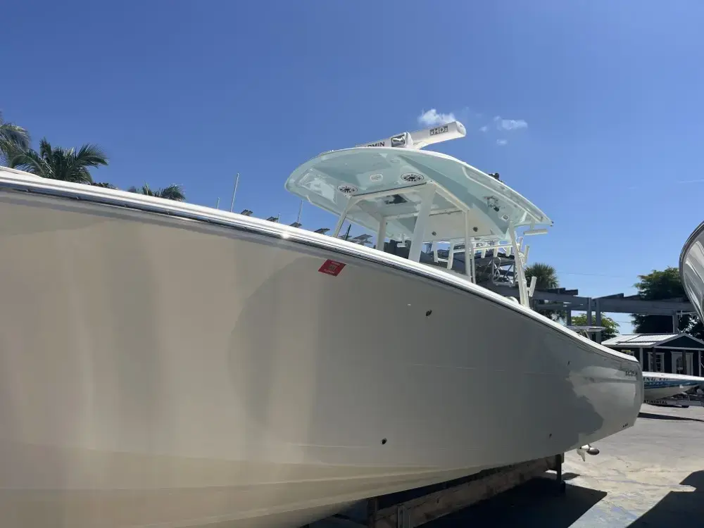 2021 Cobia Boats 320 cc