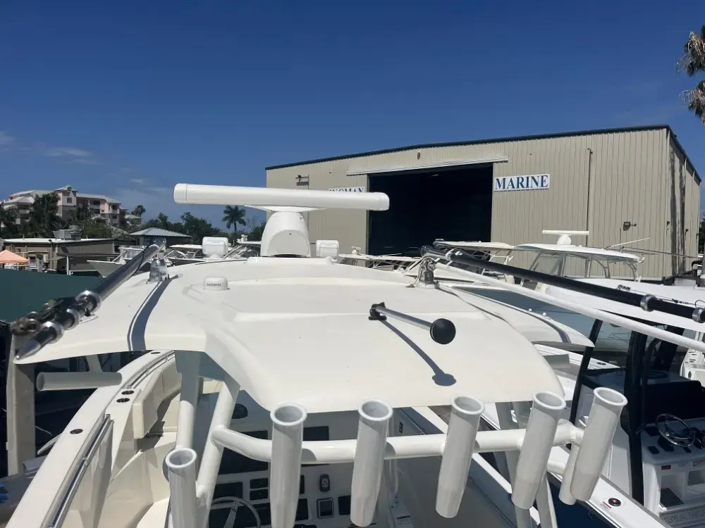 2021 Cobia Boats 320 cc