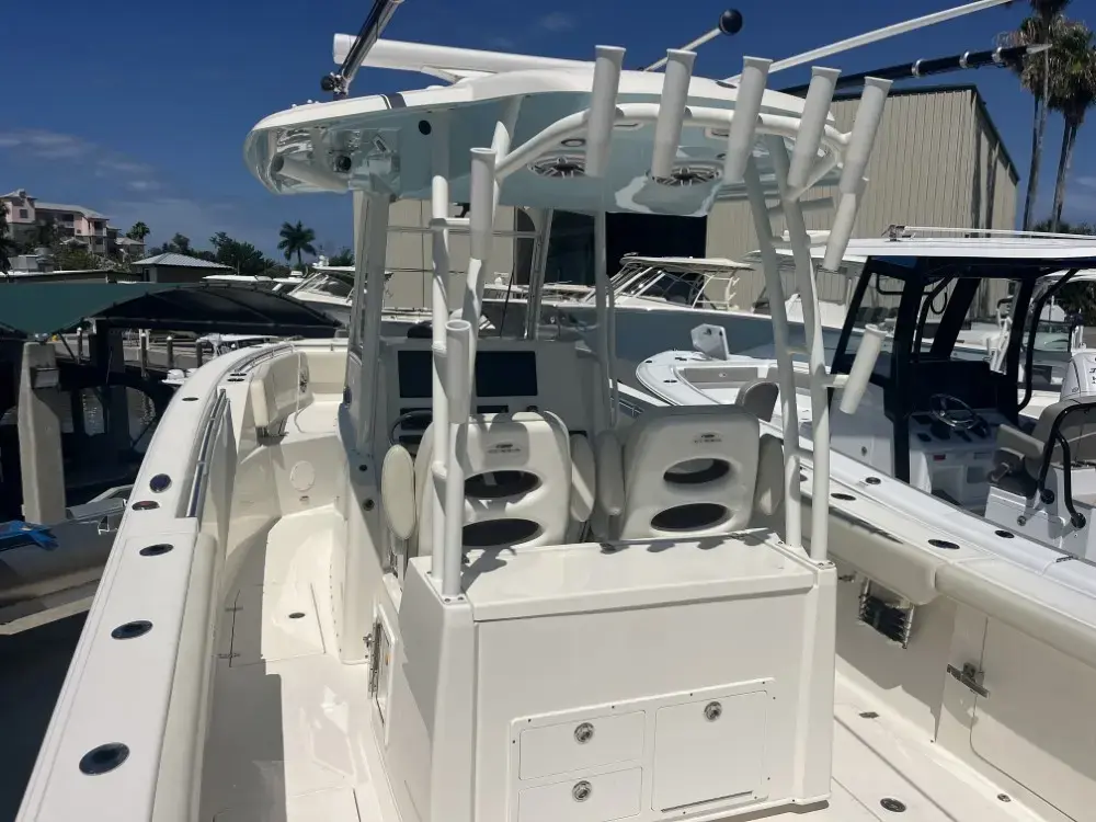 2021 Cobia Boats 320 cc