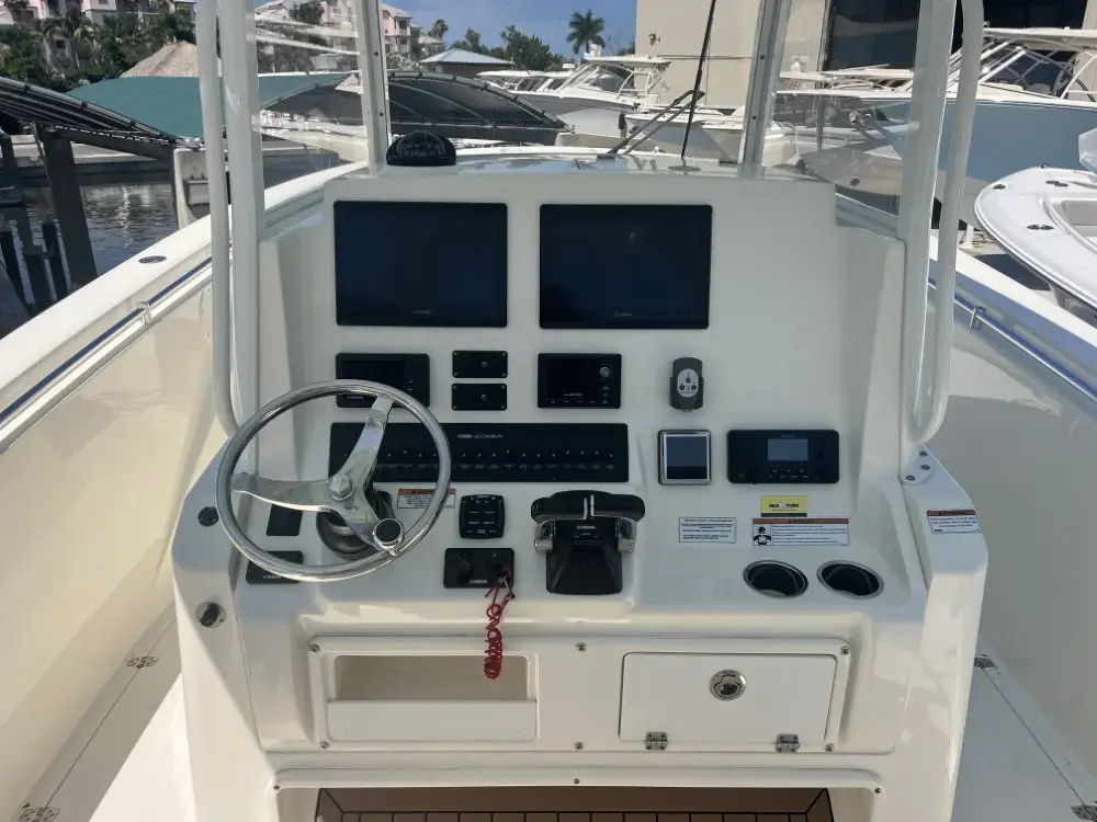 2021 Cobia Boats 320 cc