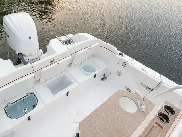 Sea Hunt Boats Escape 25