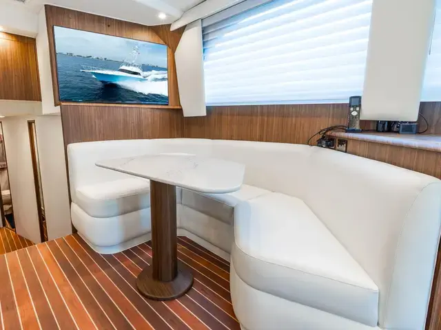 Viking Yachts 52'