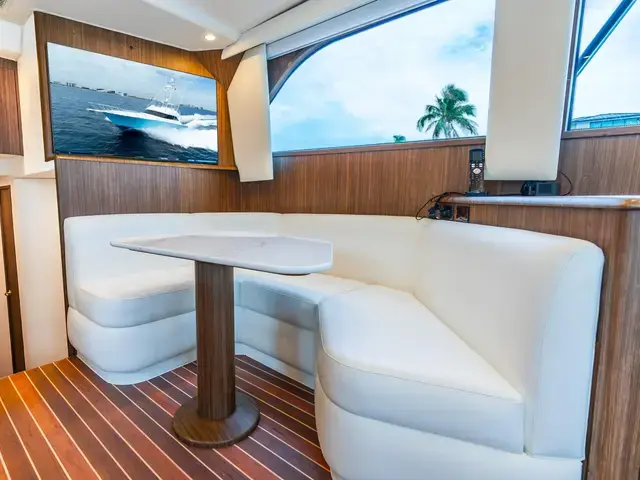 Viking Yachts 52'