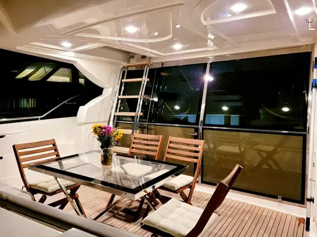 Ferretti Yachts 550