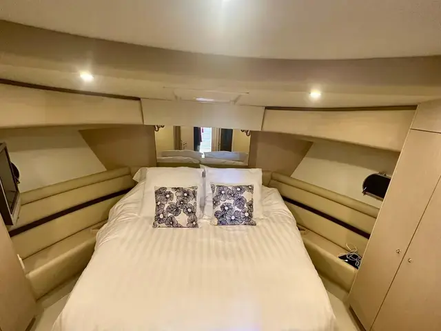 Ferretti Yachts 550