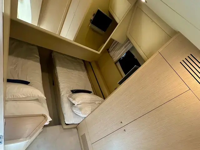 Ferretti Yachts 550