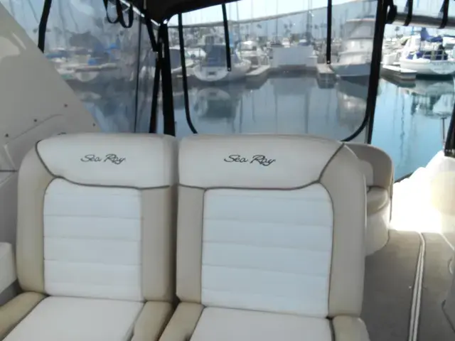 Sea Ray 33