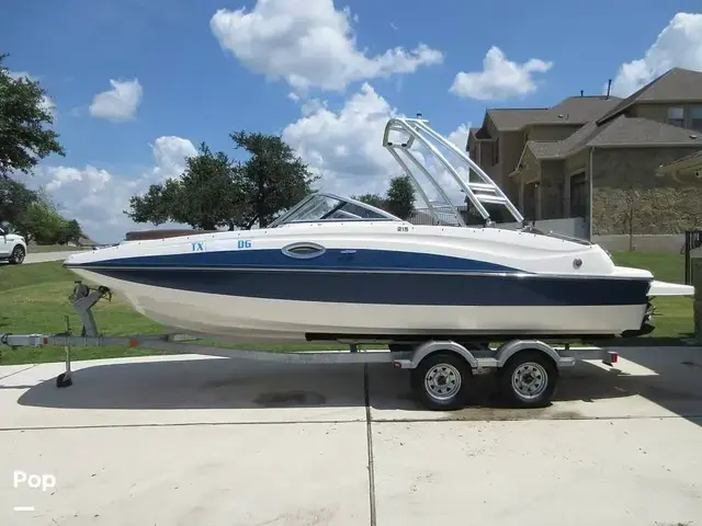 Bayliner 215 Deck Boat