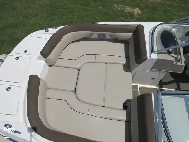 Bayliner 215 Deck Boat