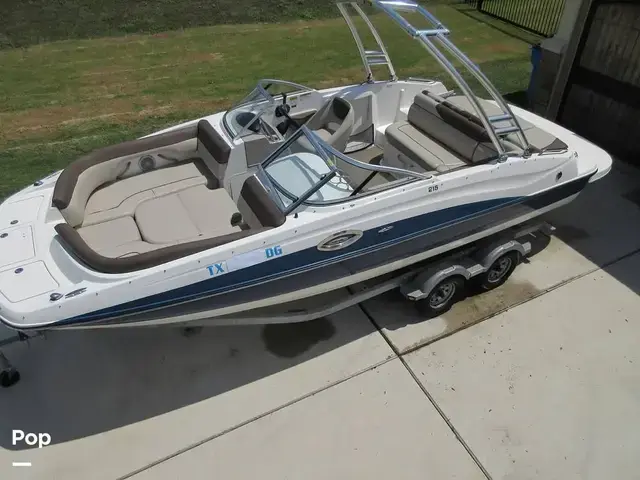 Bayliner 215 Deck Boat