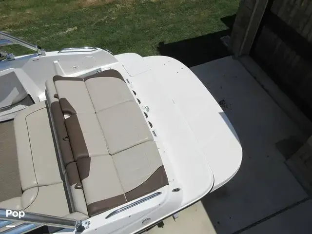 Bayliner 215 Deck Boat