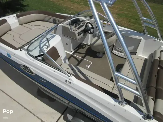 Bayliner 215 Deck Boat