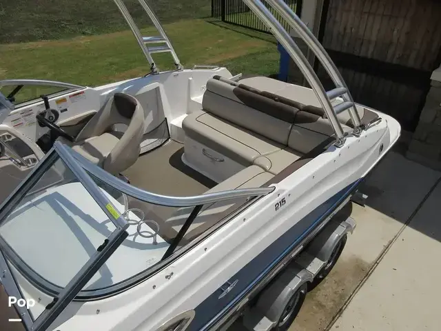 Bayliner 215 Deck Boat