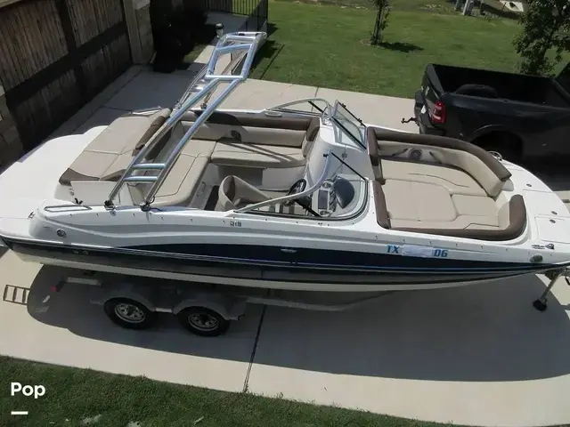 Bayliner 215 Deck Boat