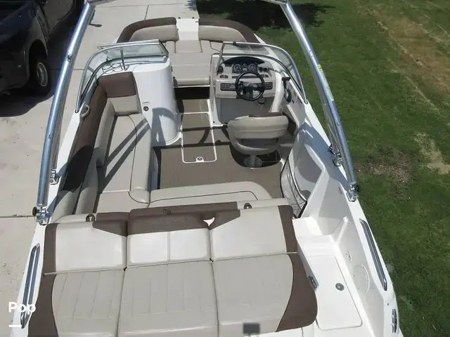 Bayliner 215 Deck Boat