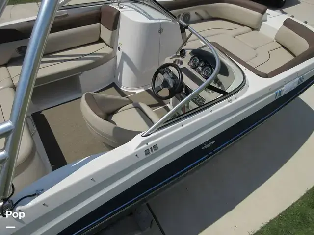 Bayliner 215 Deck Boat