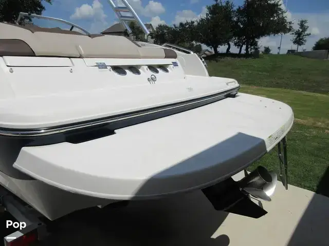 Bayliner 215 Deck Boat