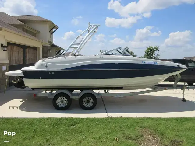 Bayliner 215 Deck Boat