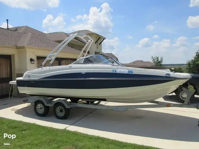 Bayliner 215 Deck Boat