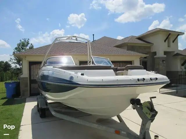 Bayliner 215 Deck Boat