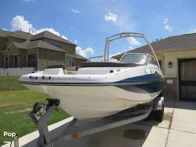 Bayliner 215 Deck Boat