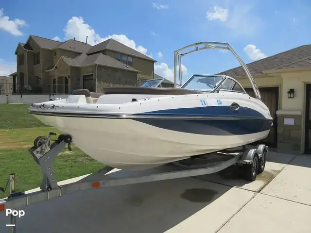 Bayliner 215 Deck Boat