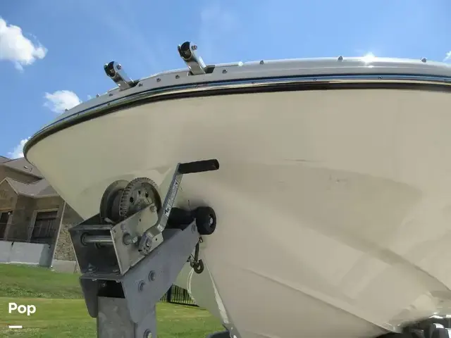 Bayliner 215 Deck Boat