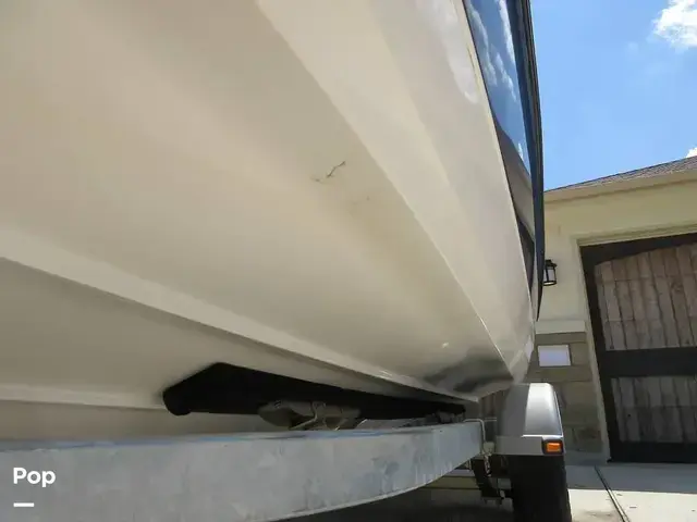 Bayliner 215 Deck Boat