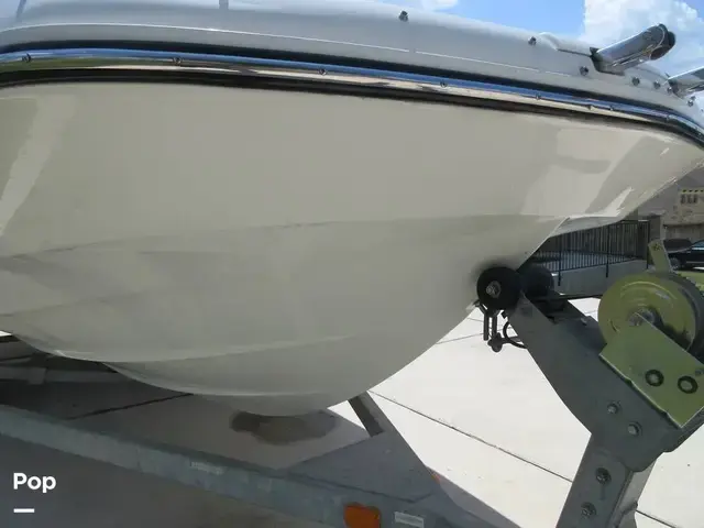 Bayliner 215 Deck Boat