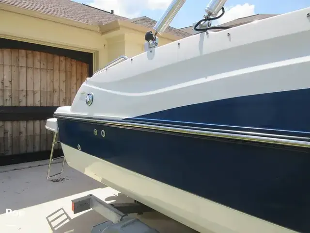 Bayliner 215 Deck Boat