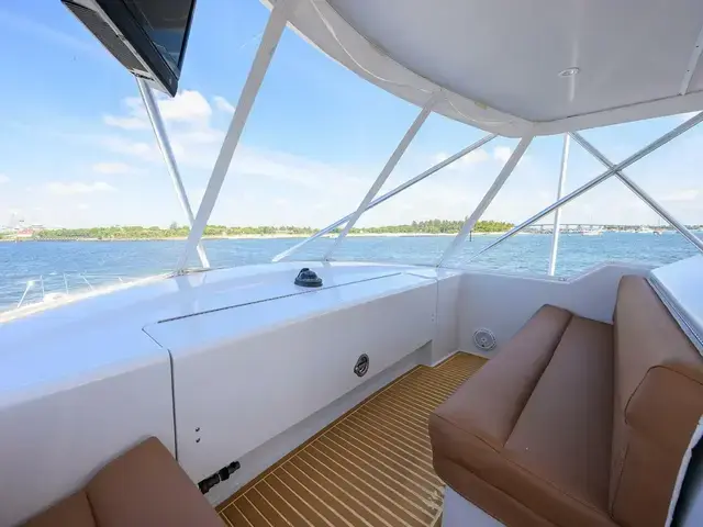 Hatteras Convertible