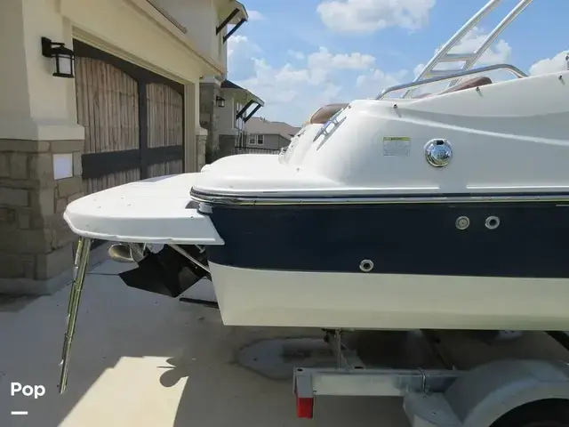 Bayliner 215 Deck Boat