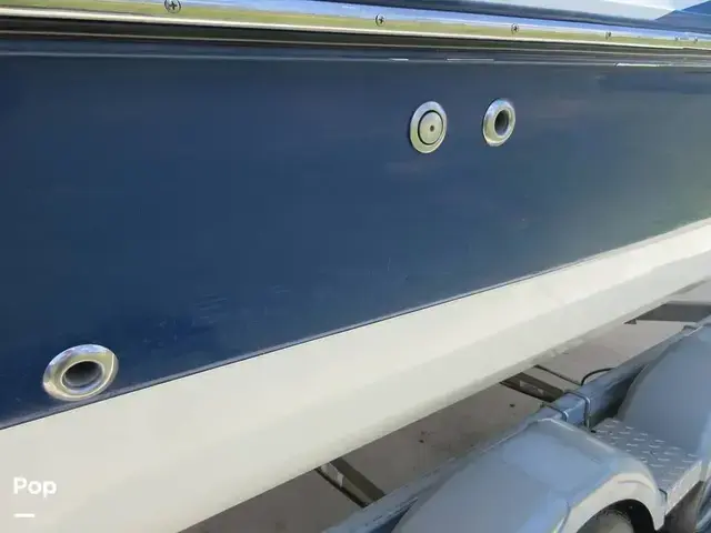 Bayliner 215 Deck Boat