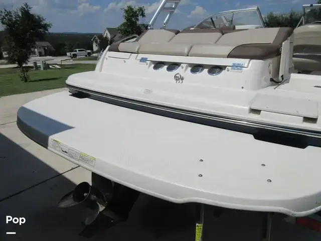 Bayliner 215 Deck Boat