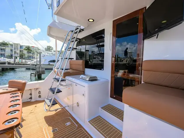 Hatteras Convertible