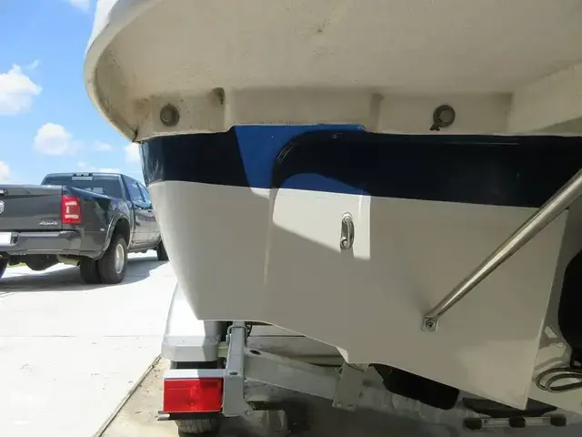 Bayliner 215 Deck Boat