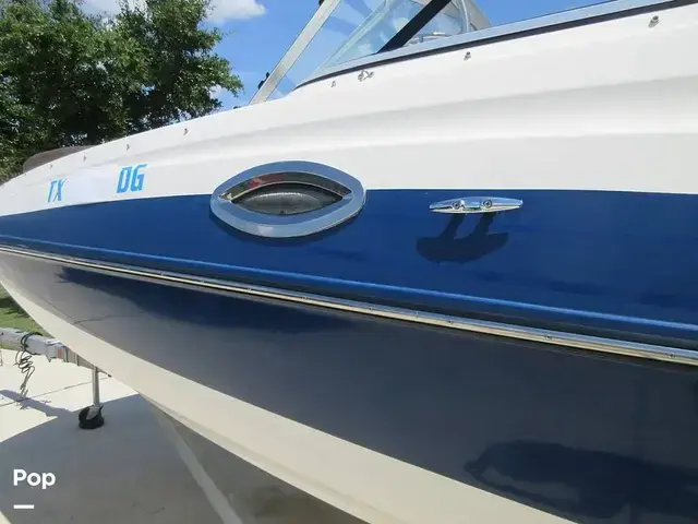 Bayliner 215 Deck Boat