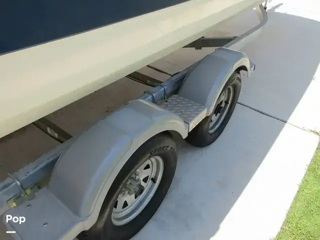 Bayliner 215 Deck Boat