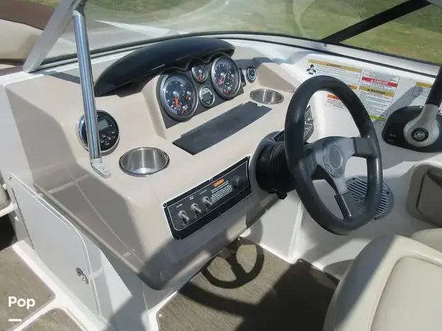 Bayliner 215 Deck Boat