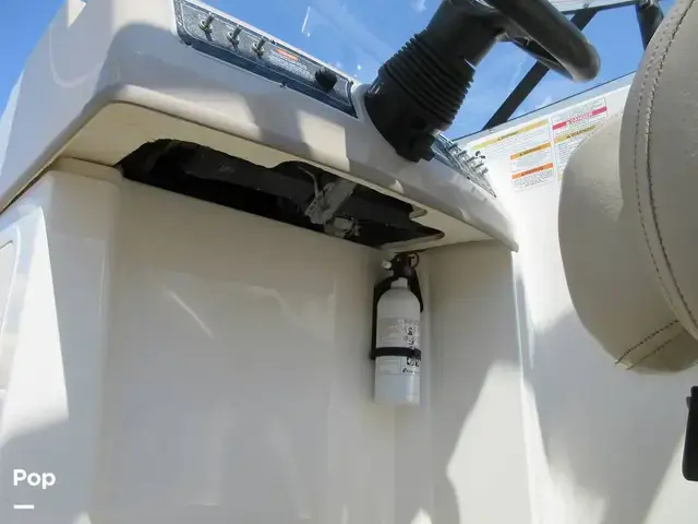 Bayliner 215 Deck Boat