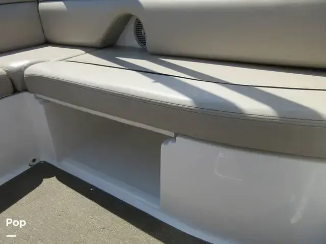 Bayliner 215 Deck Boat