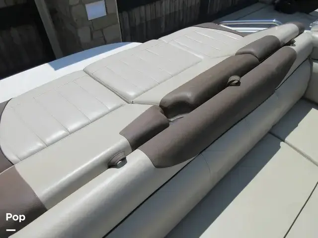 Bayliner 215 Deck Boat