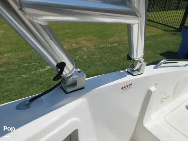 Bayliner 215 Deck Boat