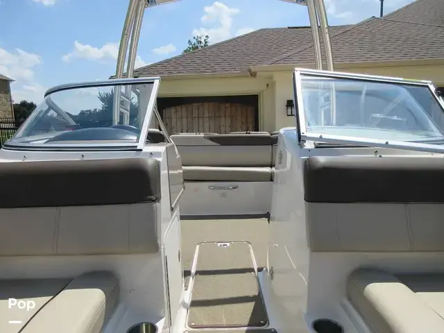 Bayliner 215 Deck Boat