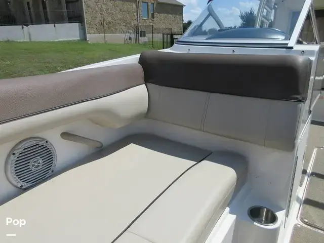 Bayliner 215 Deck Boat